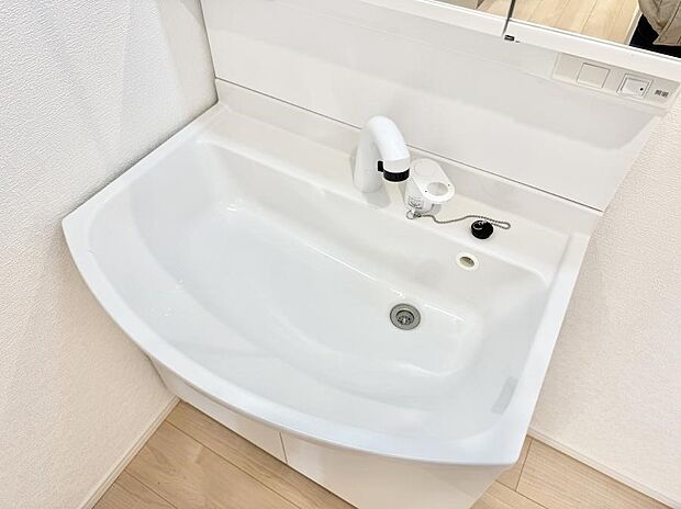 【ハンドシャワー付洗面台】■手洗いや顔を洗う時も快適に使える便利なシャワー