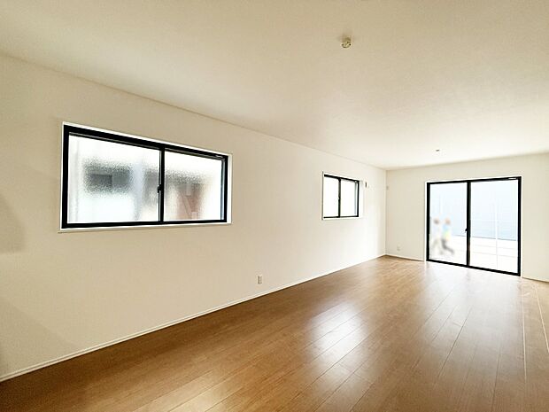 【リビング】■家族の時間を彩る、快適で癒される空間