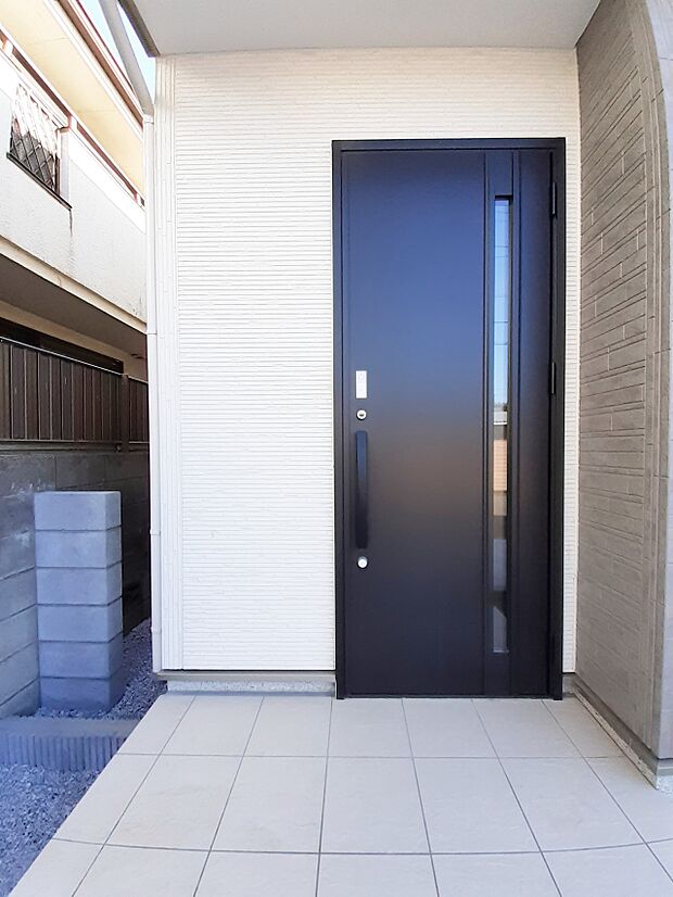 【玄関】■ 帰るたびにホッとする、安心感のある佇まい