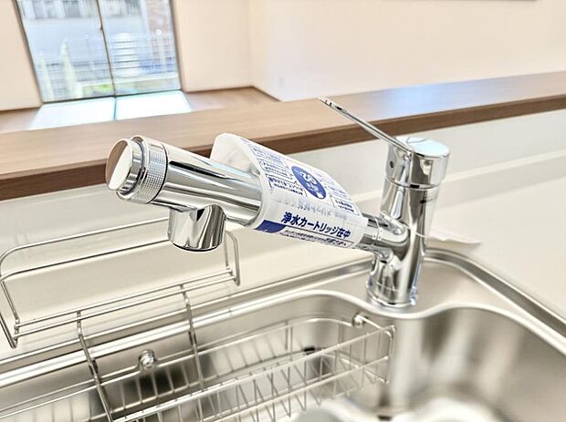 【浄水器】■清潔でおいしい水を手軽に供給してくれます