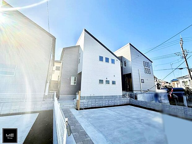 【現地外観写真】■暮らしを彩る充実した設備仕様が備わった住まい