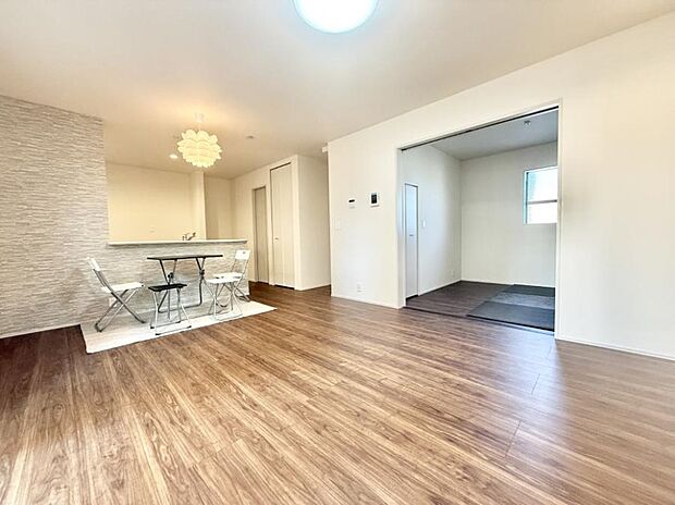 【リビング】■家族の時間を彩る、快適で癒される空間