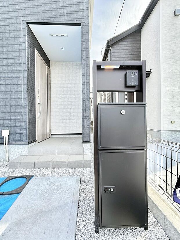 【玄関】■ シンプルで美しく、住まいの第一印象を彩る玄関です