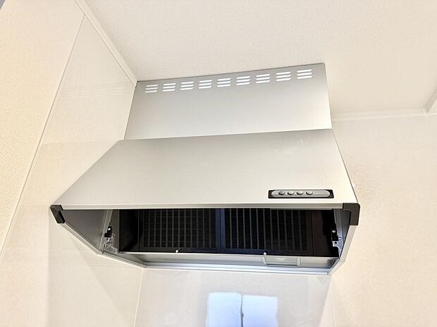 【レンジフード】■調理時の蒸気や匂いが換気扇に誘導され、効率的に排煙ができます。