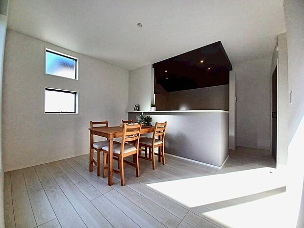 【リビング】■落ち着いた雰囲気で、リラックスできる快適な空間