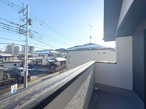 【バルコニー】■日当たり良好、眺めの良いバルコニーです!