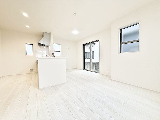 【リビングダイニング】■シンプルだけど贅沢、大切な人と過ごす心がほどける空間