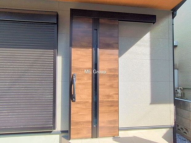 【玄関】■ シンプルで美しく、住まいの第一印象を彩る玄関です