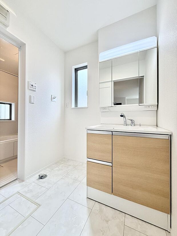 【洗面台・洗面所】■朝の準備がスムーズにできる広さです