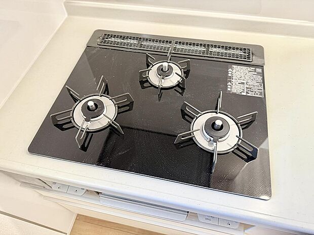 【3口ガスコンロ】■一度に多くの料理ができ便利で効率的