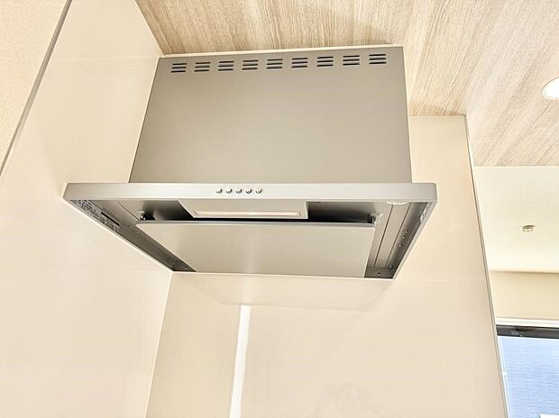 【レンジフード】■調理時の蒸気や匂いが換気扇に誘導され、効率的に排煙ができます。