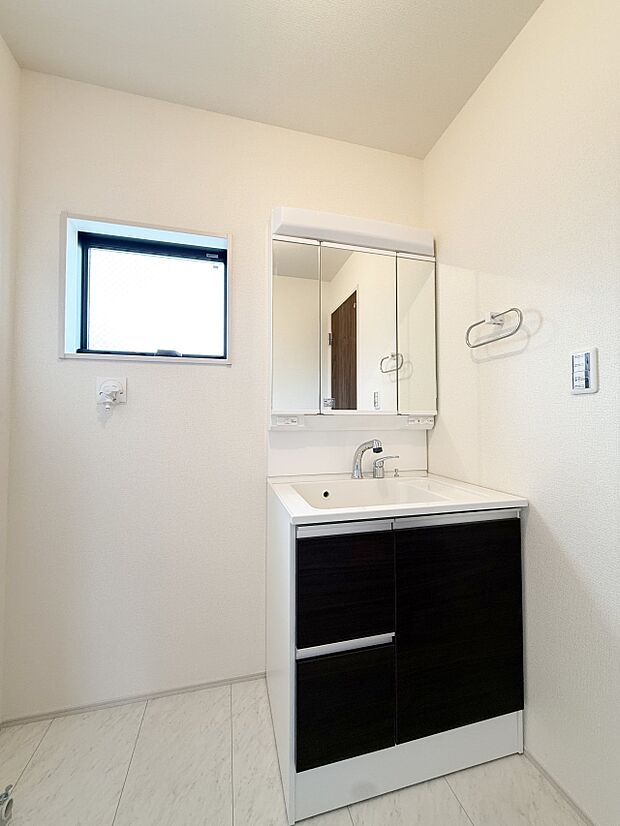 【洗面台・洗面所】■朝の準備がスムーズにできる広さです