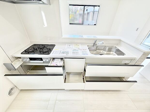 【キッチン】■家族の絆を深める、温もりのあるキッチン