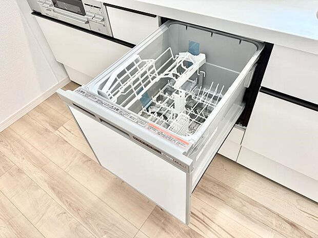 【バルコニー】■ 心地よい風と光を感じる、くつろぎのバルコニー