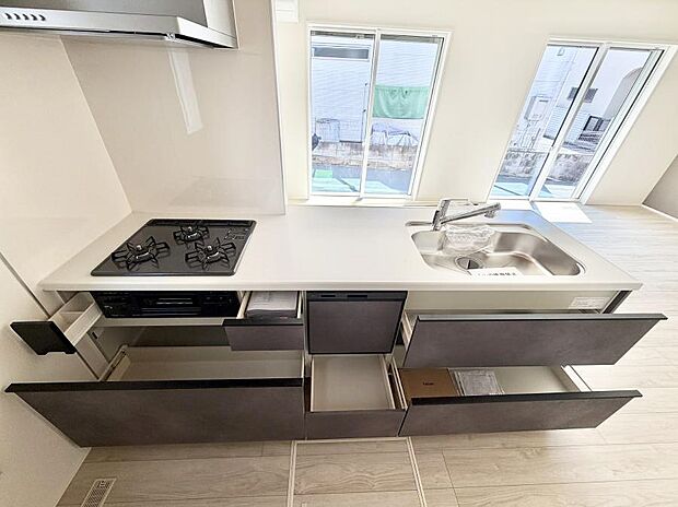 【キッチン】■シンプルで機能的、毎日使いやすいキッチン