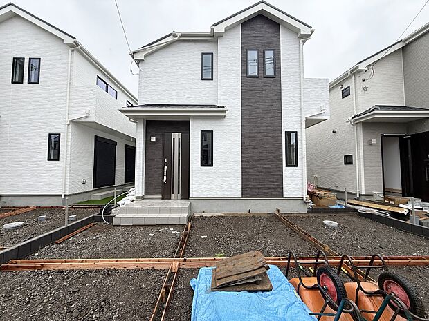 【現地外観写真】■家族みんなが笑顔で過ごせる、安心感のある住まい