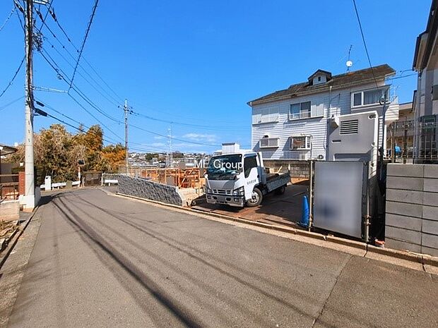 【前面道路含む現地写真】■家族とのお出かけが楽しくなる環境です