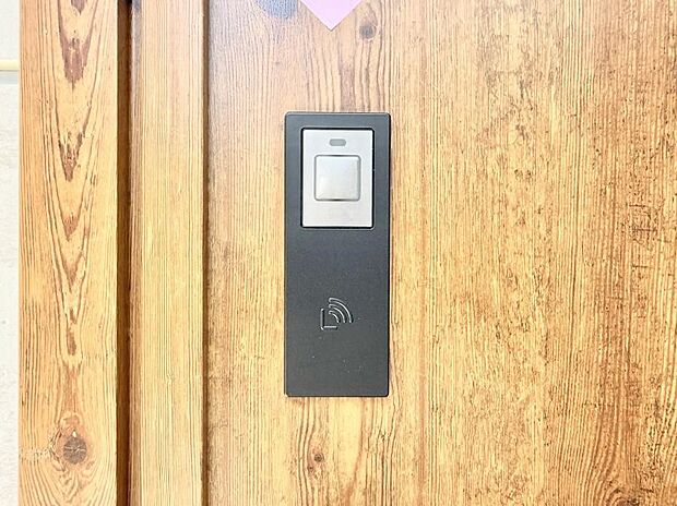 【システムキッチン】■家族の絆を深める、温もりのあるキッチン