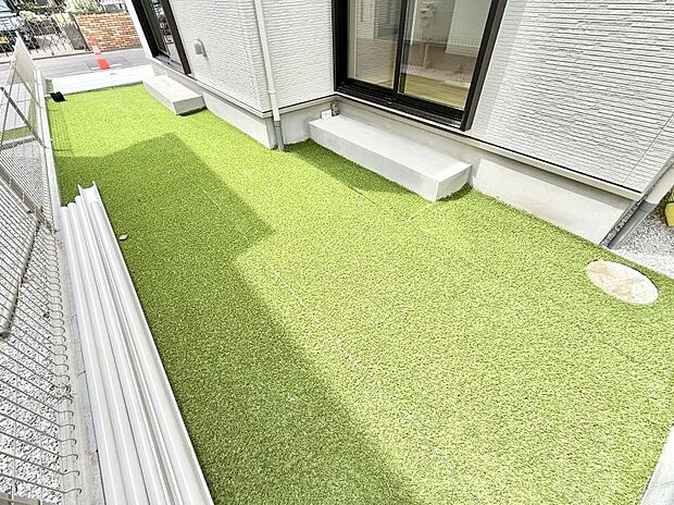 【庭】■暮らしに潤いを与える、緑が取り入れられた住まいです