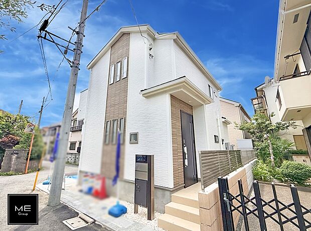 【現地外観写真】1号棟  ■暮らしを彩る充実した設備仕様が備わった住まい