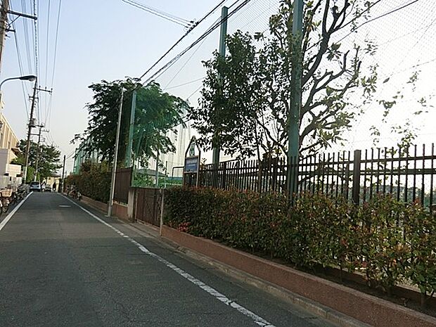 立川市立第三中学校（約1,100m・徒歩14分）