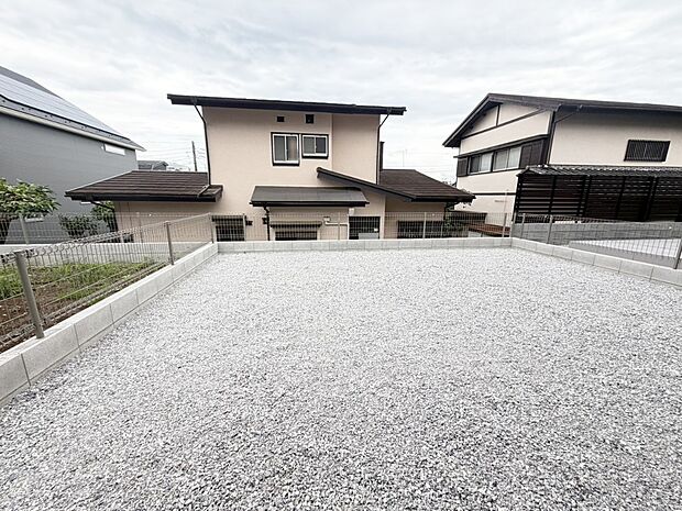 【庭】A号棟  ■落ち着いた雰囲気の屋外空間