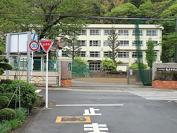 八王子市立恩方中学校(約2,930m・徒歩37分)