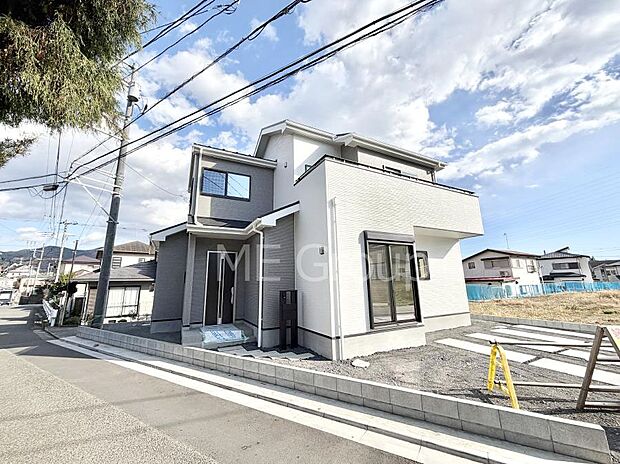 【現地外観写真】1号棟 ■暮らしを彩る充実した設備仕様が備わった住まい