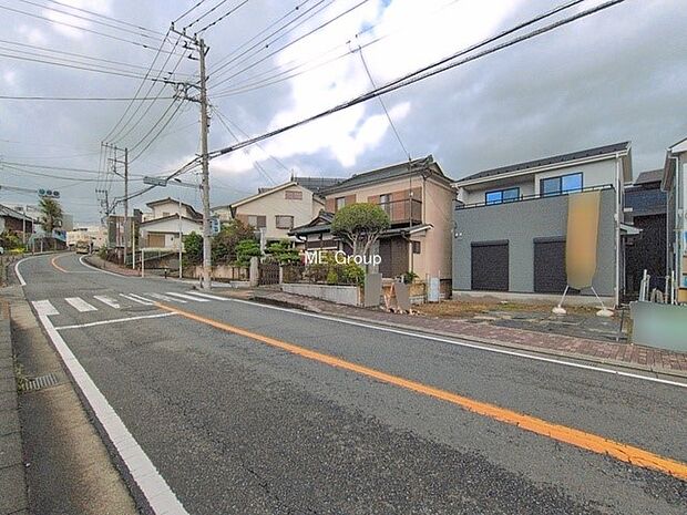 【前面道路含む現地写真】■優雅なラインが、毎日を引き立てます