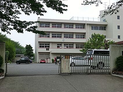 秦野市立末広小学校 190m(3分)