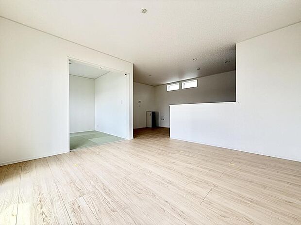 【ダイニング】2号棟 ■温もりを感じる、居心地のいいリビング
