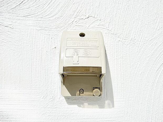 【屋外コンセント】■屋外に電源コンセントがあれば、高圧洗浄機で窓や外壁を掃除するなど便利です。