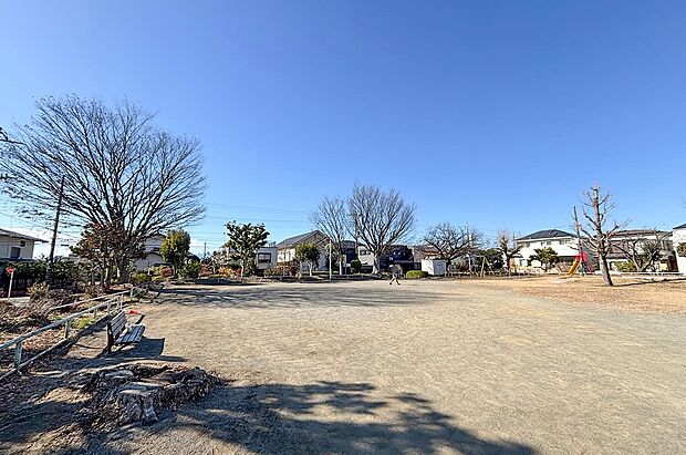 鶴川仲よし児童公園(約50m)