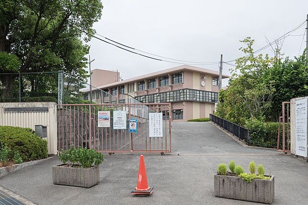 向日市立第６向陽小学校（約1,700m）