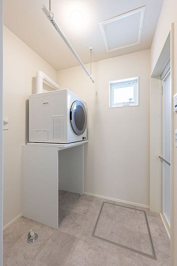 【洗面】■2号地洗濯基地 洗濯基地にはガス乾燥機「乾太くん」を完備。天候や時間を気にせず衣類を効率よく乾燥させられ、家事の負担を軽減できます。