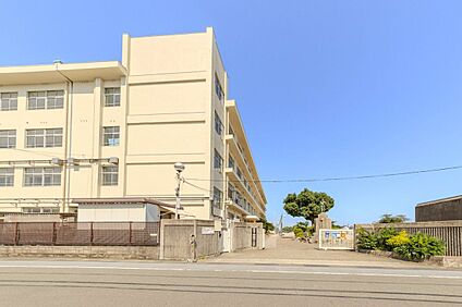 姫路市立英賀保小学校 870m