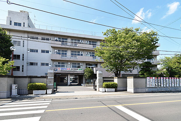 土合中学校(約980m)