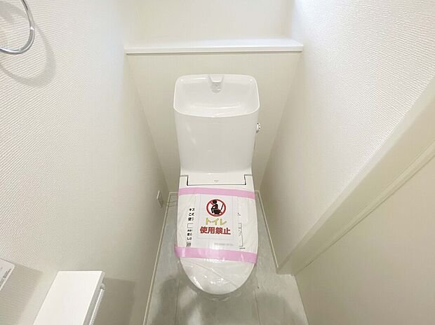 【施工例:トイレ】
トイレはウォシュレット付き!