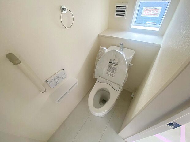 【トイレ】窓があって明るいトイレ!