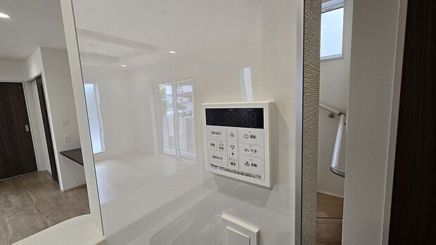 【浴室暖房乾燥機(設備例)】バスルームには浴室暖房乾燥機を完備!