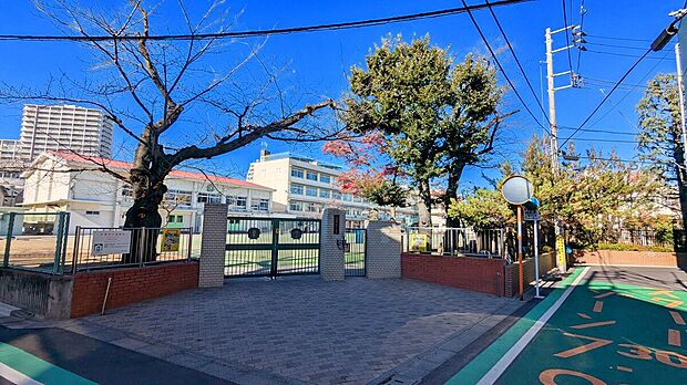 北区立滝野川第三小学校(約439m)