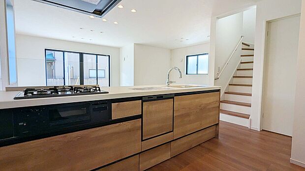 【キッチン】キッチンには食洗機や浄水器など設備仕様が充実！