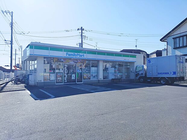 ファミリーマート小浦駒井町一丁目店(約374m)