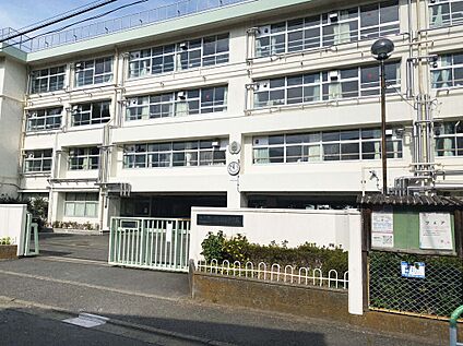 世田谷区立上祖師谷中学校 322ｍ