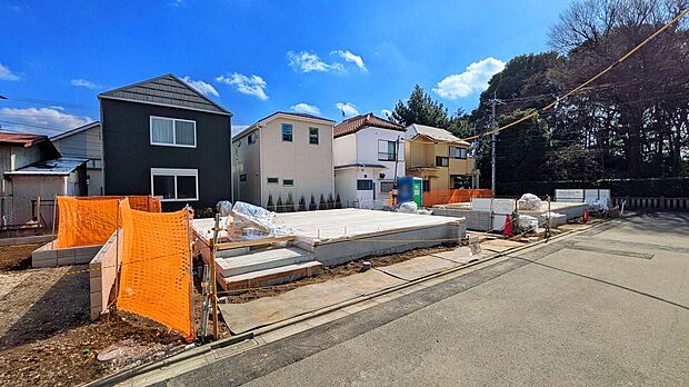 【現地写真(2026年2月撮影)】耐震等級最高等級3級取得!地震に強い安心のお住まい!カースペース付き居室4部屋のゆとりある間取りプラン!