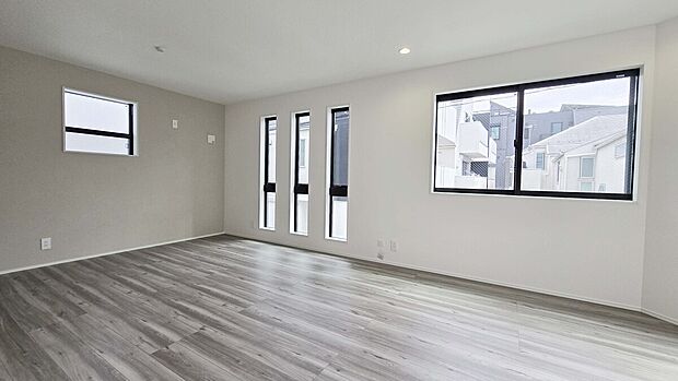 【リビング】リビングには床暖房を完備!