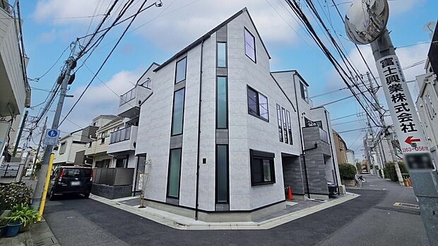 【外観写真】カースペース付き居室3部屋の間取りプラン!床暖房や食洗器、浴室乾燥機など設備仕様が充実!