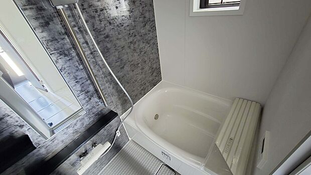 【バスルーム】バスルームには浴室乾燥機を完備!