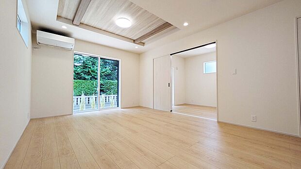 【施工例：リビング】現地、参考物件のご案内が即日即時のご案内が可能！お気軽にお問い合わせください！