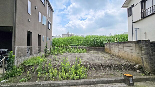 【現況:7月撮影】お手入れのしやすいシステムキッチンや浴室乾燥機付き1坪タイプバスルームなど設備仕様が充実!